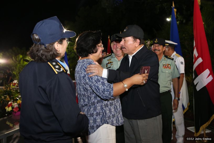 Daniel y Rosario participan del 36 Aniversario de la Fuerza Naval