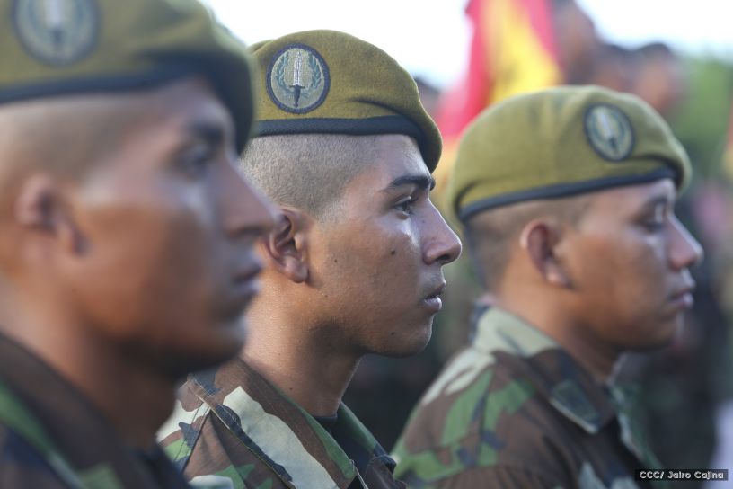 Daniel y Rosario participan del 36 Aniversario de la Fuerza Naval