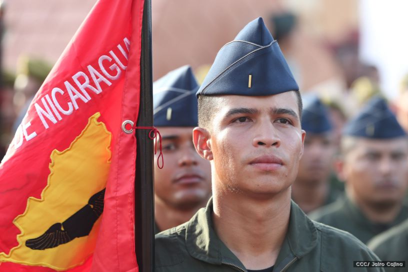 Daniel y Rosario participan del 36 Aniversario de la Fuerza Naval