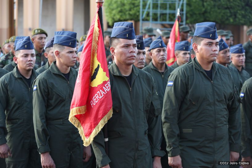 Daniel y Rosario participan del 36 Aniversario de la Fuerza Naval
