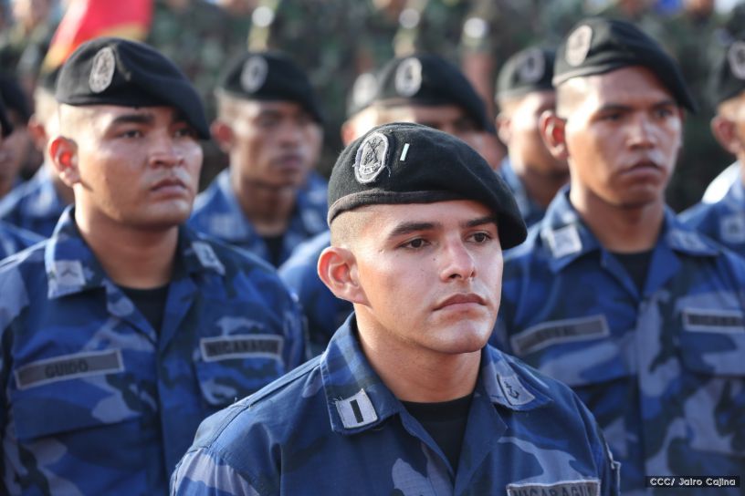 Daniel y Rosario participan del 36 Aniversario de la Fuerza Naval