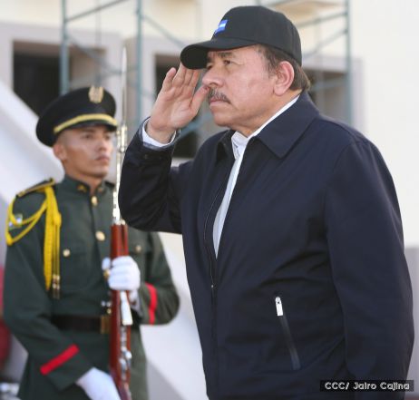 Daniel y Rosario participan del 36 Aniversario de la Fuerza Naval