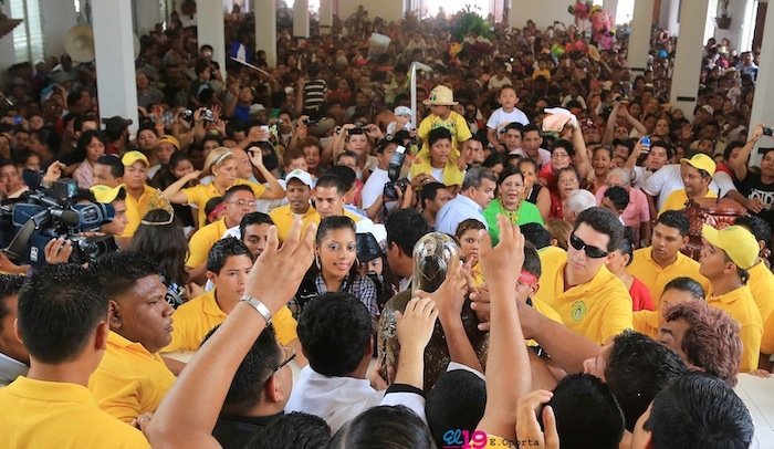 Santo Domingo baja a su peaña
