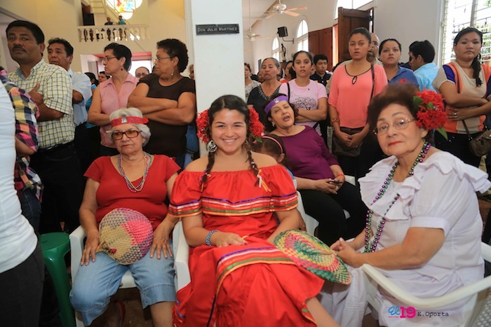 Santo Domingo baja a su peaña