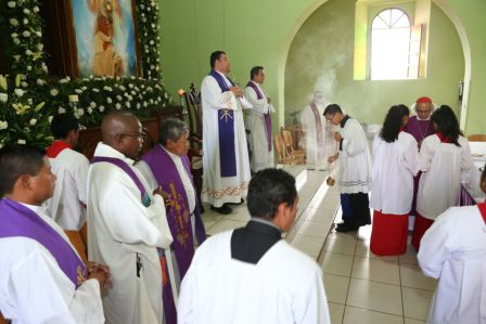 Ofician misa por el V Aniversario de la partida hacia la eternidad del padre Pupiro