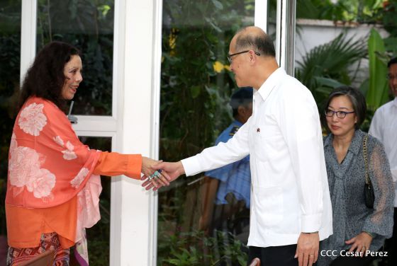 Daniel y Rosario se reúnen con canciller de China Taiwán, Sr. David Tawei Lee