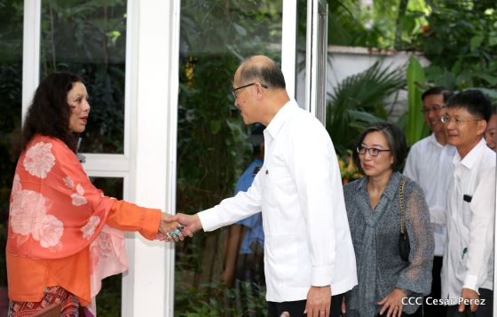 Daniel y Rosario se reúnen con canciller de China Taiwán, Sr. David Tawei Lee