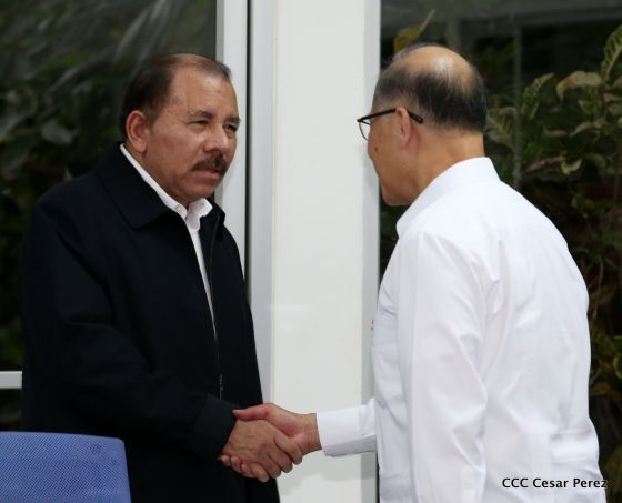 Daniel y Rosario se reúnen con canciller de China Taiwán, Sr. David Tawei Lee