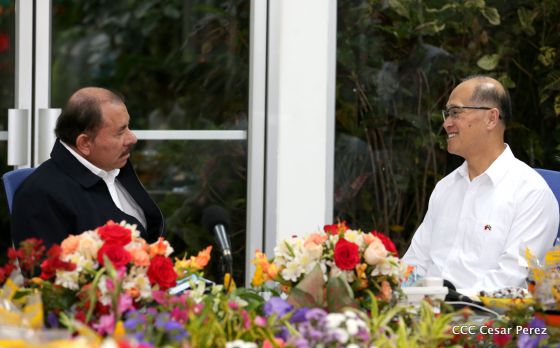 Daniel y Rosario se reúnen con canciller de China Taiwán, Sr. David Tawei Lee