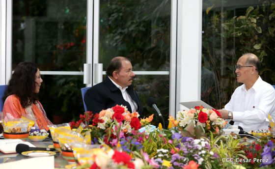 Daniel y Rosario se reúnen con canciller de China Taiwán, Sr. David Tawei Lee