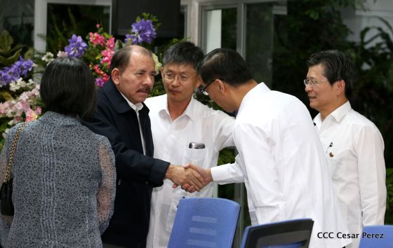 Daniel y Rosario se reúnen con canciller de China Taiwán, Sr. David Tawei Lee