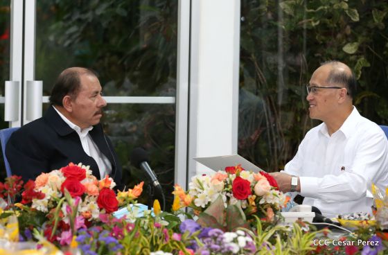 Daniel y Rosario se reúnen con canciller de China Taiwán, Sr. David Tawei Lee