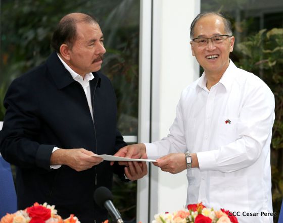 Daniel y Rosario se reúnen con canciller de China Taiwán, Sr. David Tawei Lee