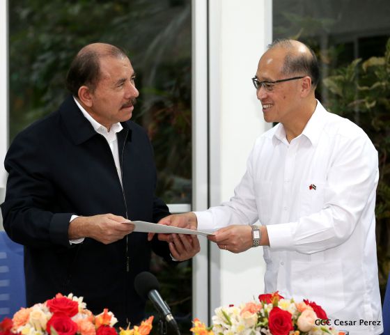 Daniel y Rosario se reúnen con canciller de China Taiwán, Sr. David Tawei Lee