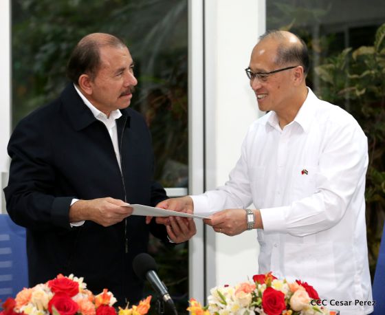 Daniel y Rosario se reúnen con canciller de China Taiwán, Sr. David Tawei Lee