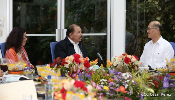 Daniel y Rosario se reúnen con canciller de China Taiwán, Sr. David Tawei Lee