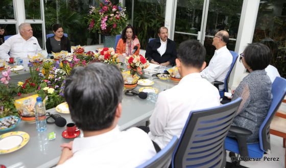 Daniel y Rosario se reúnen con canciller de China Taiwán, Sr. David Tawei Lee