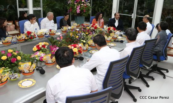 Daniel y Rosario se reúnen con canciller de China Taiwán, Sr. David Tawei Lee