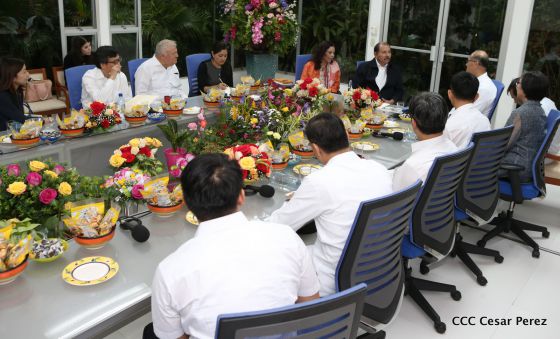 Daniel y Rosario se reúnen con canciller de China Taiwán, Sr. David Tawei Lee