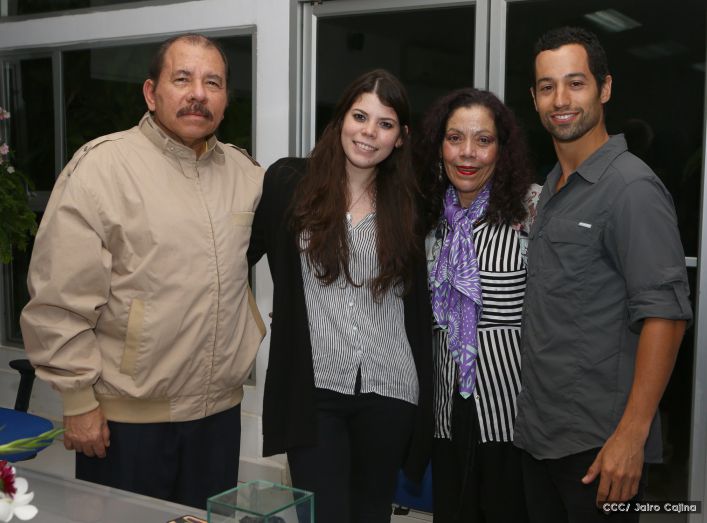 Daniel y Rosario se reúnen con Sam Cossman