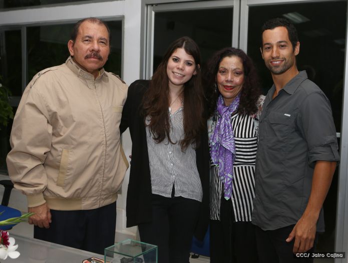 Daniel y Rosario se reúnen con Sam Cossman