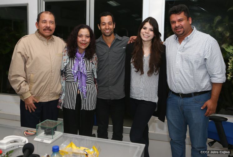 Daniel y Rosario se reúnen con Sam Cossman