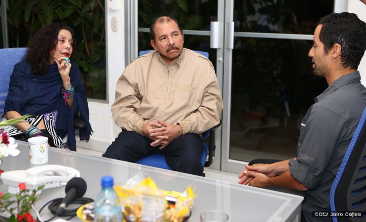 Daniel y Rosario se reúnen con Sam Cossman