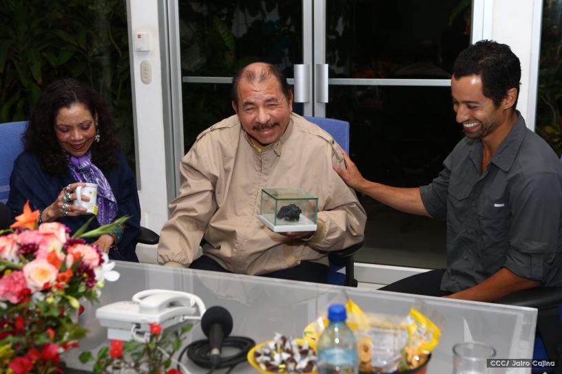 Daniel y Rosario se reúnen con Sam Cossman