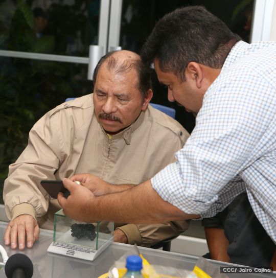 Daniel y Rosario se reúnen con Sam Cossman