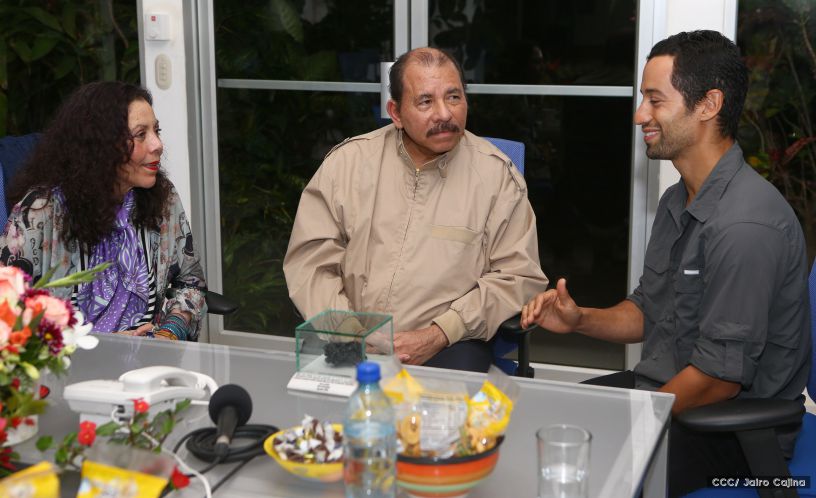 Daniel y Rosario se reúnen con Sam Cossman