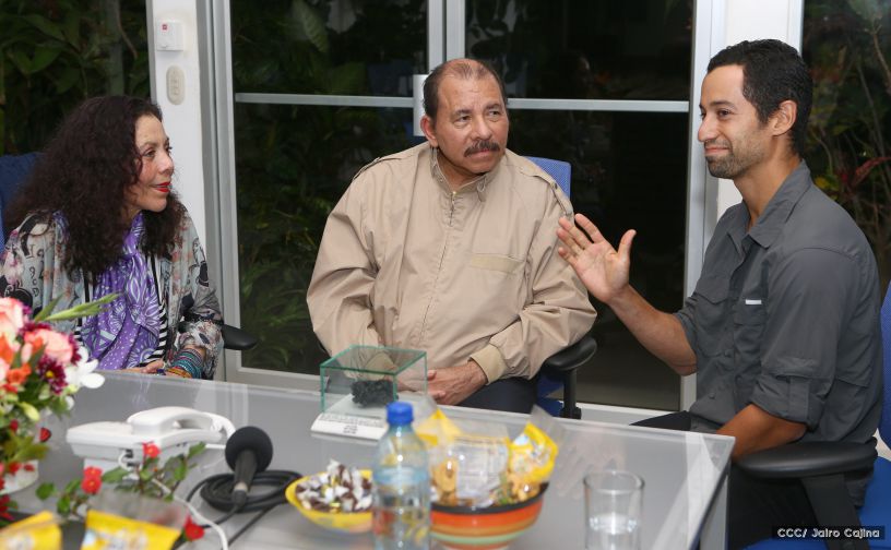 Daniel y Rosario se reúnen con Sam Cossman