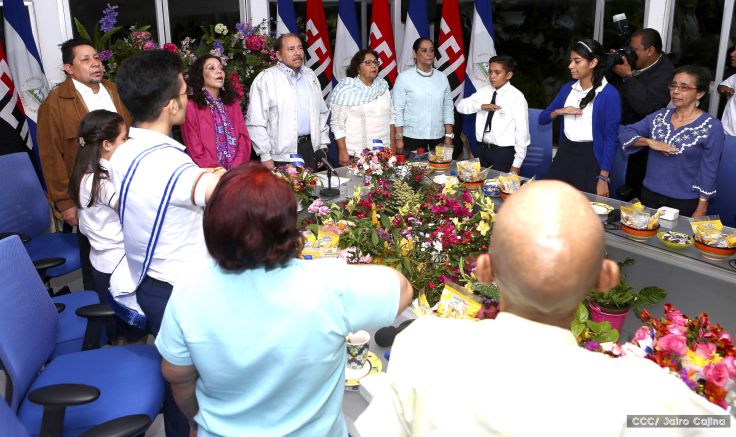 Entregan Medalla “Presidente de la República” a maestros eméritos y a los mejores maestros y estudiantes de Nicaragua