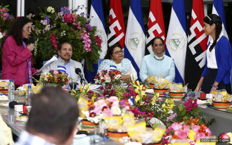 Entregan Medalla “Presidente de la República” a maestros eméritos y a los mejores maestros y estudiantes de Nicaragua