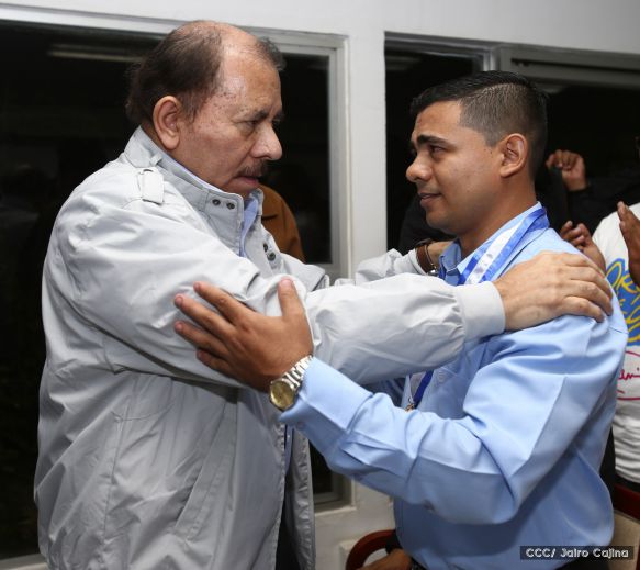 Entregan Medalla “Presidente de la República” a maestros eméritos y a los mejores maestros y estudiantes de Nicaragua