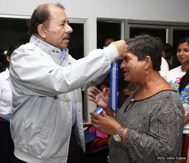 Entregan Medalla “Presidente de la República” a maestros eméritos y a los mejores maestros y estudiantes de Nicaragua