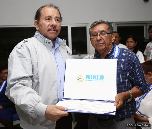 Entregan Medalla “Presidente de la República” a maestros eméritos y a los mejores maestros y estudiantes de Nicaragua