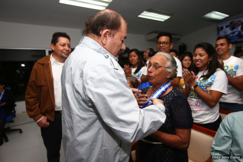 Entregan Medalla “Presidente de la República” a maestros eméritos y a los mejores maestros y estudiantes de Nicaragua