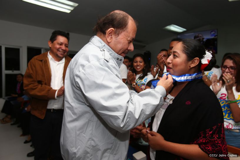 Entregan Medalla “Presidente de la República” a maestros eméritos y a los mejores maestros y estudiantes de Nicaragua