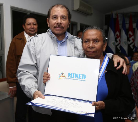 Entregan Medalla “Presidente de la República” a maestros eméritos y a los mejores maestros y estudiantes de Nicaragua