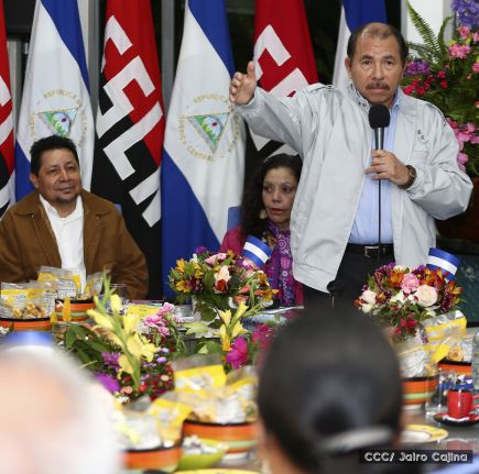 Entregan Medalla “Presidente de la República” a maestros eméritos y a los mejores maestros y estudiantes de Nicaragua