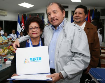 Entregan Medalla “Presidente de la República” a maestros eméritos y a los mejores maestros y estudiantes de Nicaragua