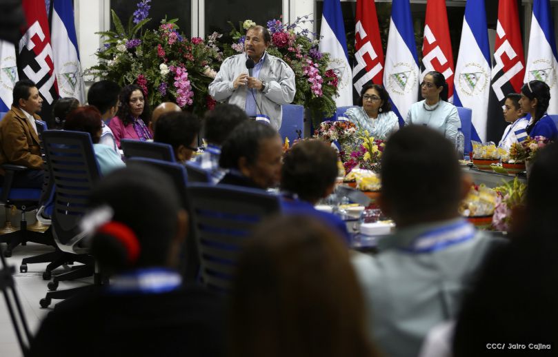Entregan Medalla “Presidente de la República” a maestros eméritos y a los mejores maestros y estudiantes de Nicaragua