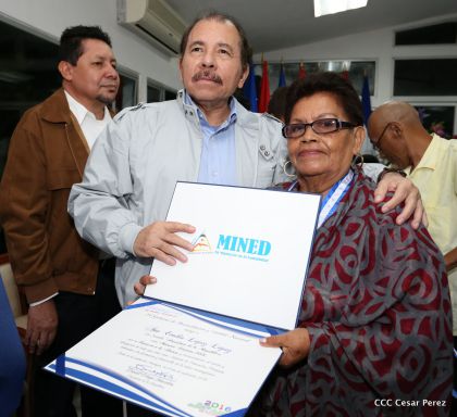 Entregan Medalla “Presidente de la República” a maestros eméritos y a los mejores maestros y estudiantes de Nicaragua