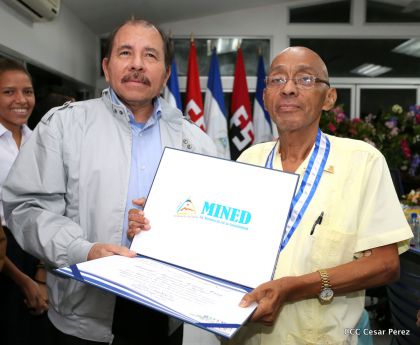 Entregan Medalla “Presidente de la República” a maestros eméritos y a los mejores maestros y estudiantes de Nicaragua