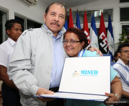 Entregan Medalla “Presidente de la República” a maestros eméritos y a los mejores maestros y estudiantes de Nicaragua