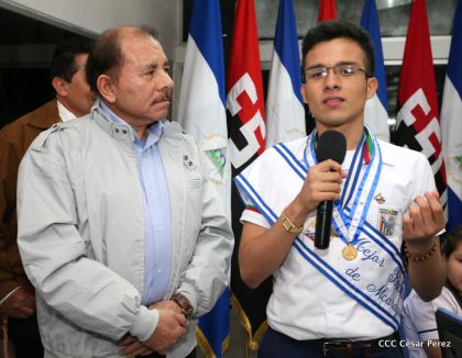Entregan Medalla “Presidente de la República” a maestros eméritos y a los mejores maestros y estudiantes de Nicaragua