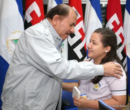 Entregan Medalla “Presidente de la República” a maestros eméritos y a los mejores maestros y estudiantes de Nicaragua