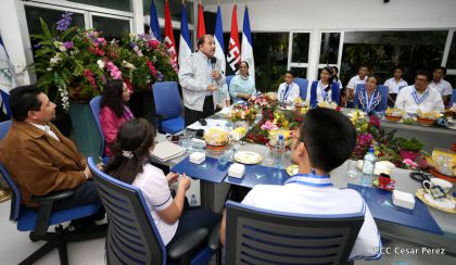 Entregan Medalla “Presidente de la República” a maestros eméritos y a los mejores maestros y estudiantes de Nicaragua