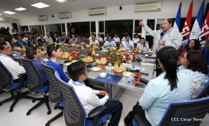 Entregan Medalla “Presidente de la República” a maestros eméritos y a los mejores maestros y estudiantes de Nicaragua