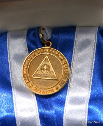 Entregan Medalla “Presidente de la República” a maestros eméritos y a los mejores maestros y estudiantes de Nicaragua